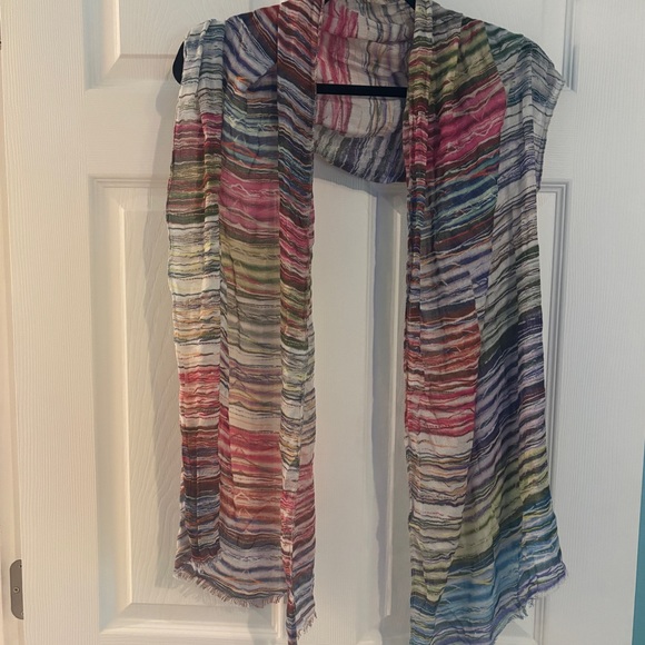 🩷 Multicolor Striped Scarf 🩷 - Picture 4 of 4